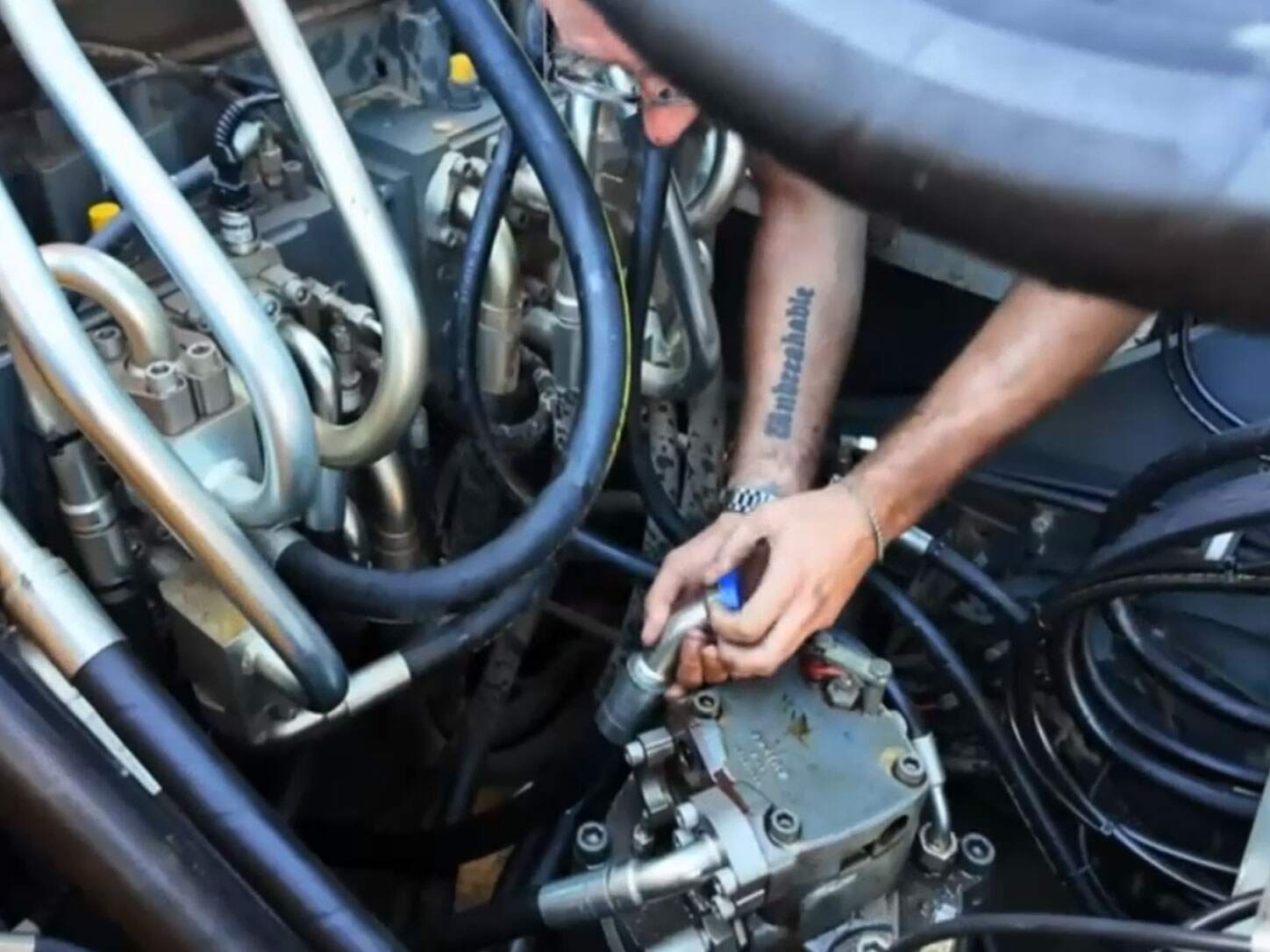 Emergency hydraulic hose repair by Completely Hydraulic