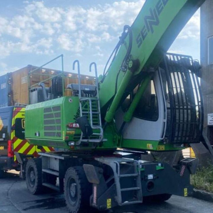 How much hydraulic oil does an excavator need?