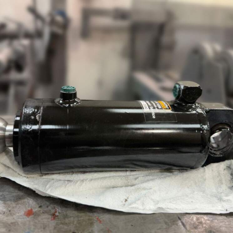 Hydraulic cylinder strip down inspection