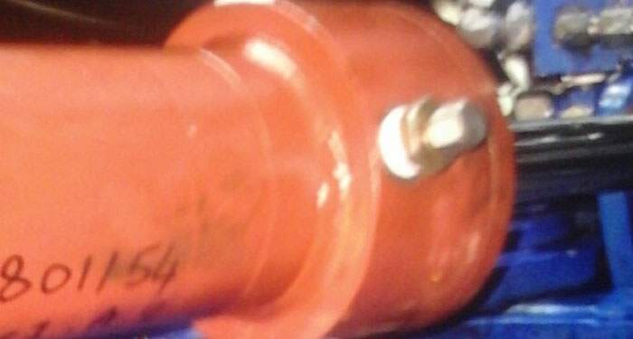 Hydraulic cylinder adaptor and thread repair on industrial machinery